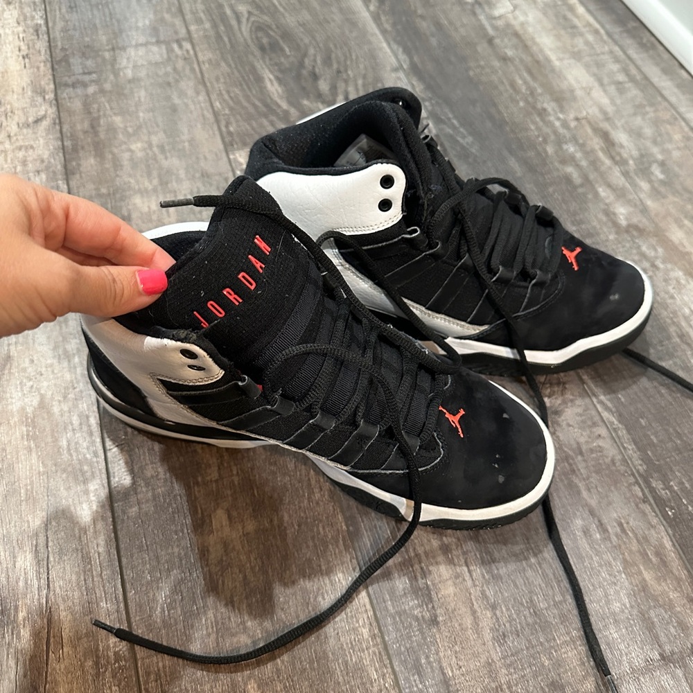 Jordan Black and White High-Top Sneakers NIKE - Picture 2 of 8
